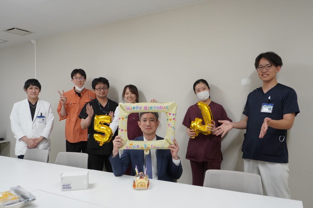 加藤教授のお誕生日をお祝いしました